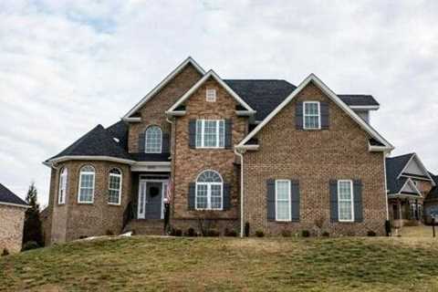 6 Bedroom Home in Forest – $629,900 |