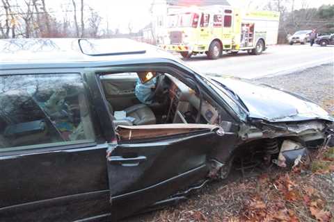 No injuries after Volvo crashes into propane truck in Brunswick