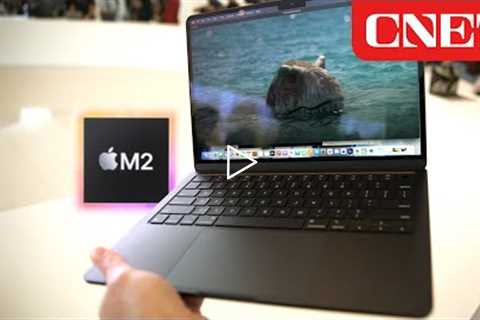 Hands On with Apple's New M2 MacBook Air (2022)