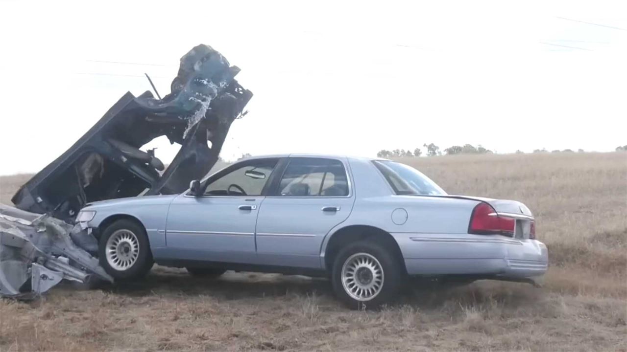 YouTuber Wrecks Car to Test New iPhone 14 Pro Crash Detection