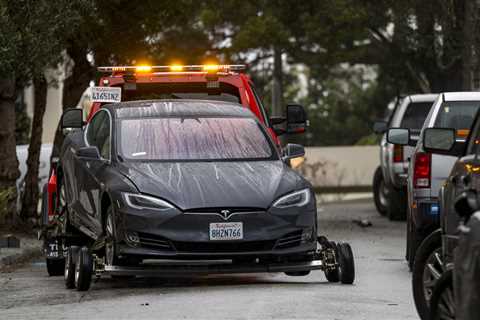 GM is Happy to Service Teslas at Dealerships Because it Can Show Off