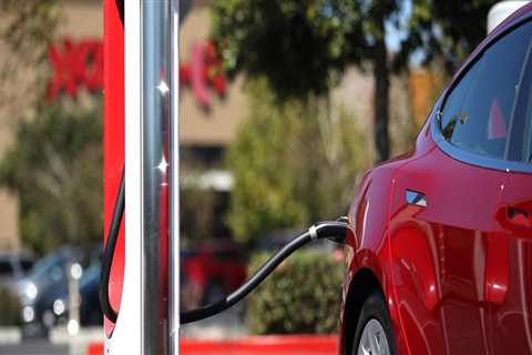 How Long Does It Take to Charge an Electric Vehicle at a Charging Station?