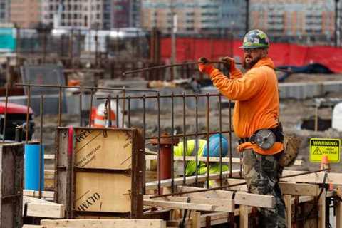 US Revises Down Last Quarter’s Economic Growth to 2.6% Rate