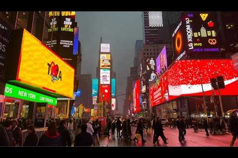 New York City LIVE Rainy Midtown Manhattan on Thursday (December 28, 2023)