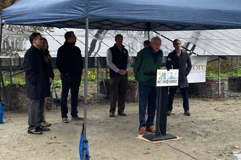 Sen. Bernie Sanders celebrates opening of new Vermont Solar Research and Training Facility