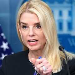 “For f—s sake!” Marc Elias SHREDS insane Pam Bondi announcement